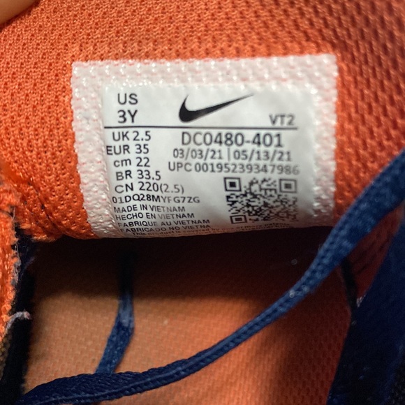 Nike sneakers size 3Y color blue and white great condition - Picture 6 of 6